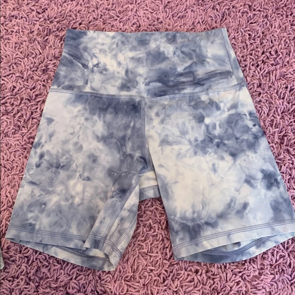 SOLD- Lululemon Align Short Diamond Dye 6”